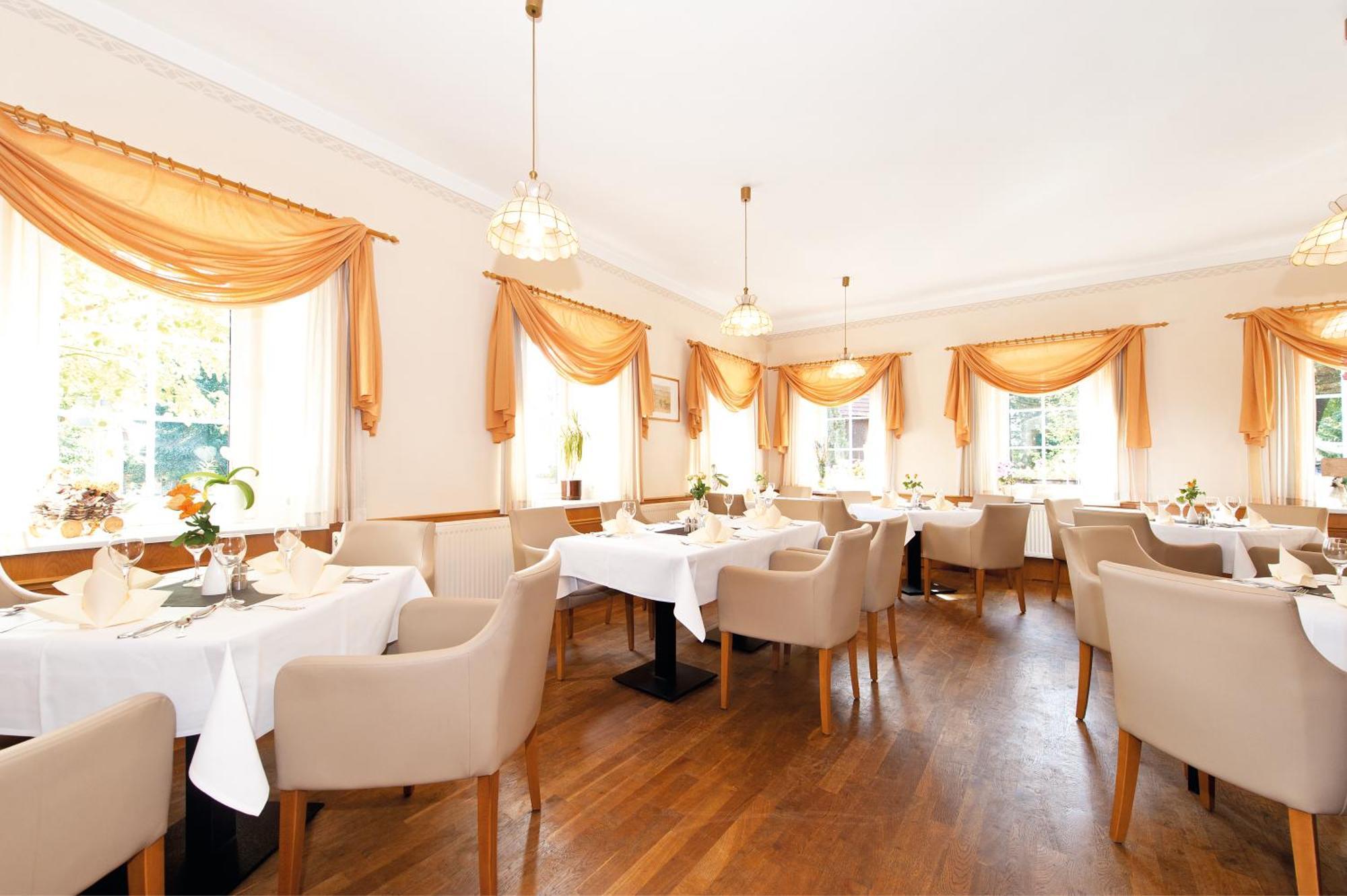 Landhotel Zum Erbgericht Щолпен Екстериор снимка