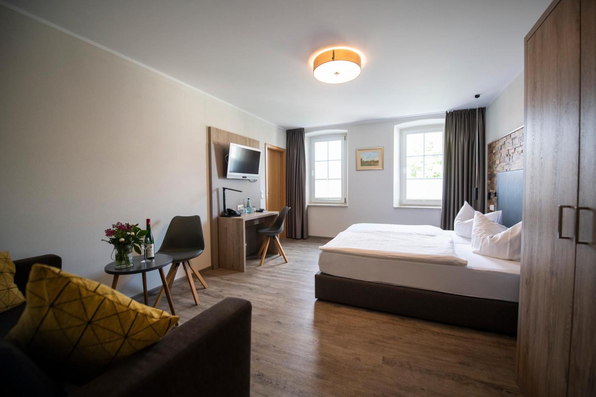 Landhotel Zum Erbgericht Щолпен Екстериор снимка