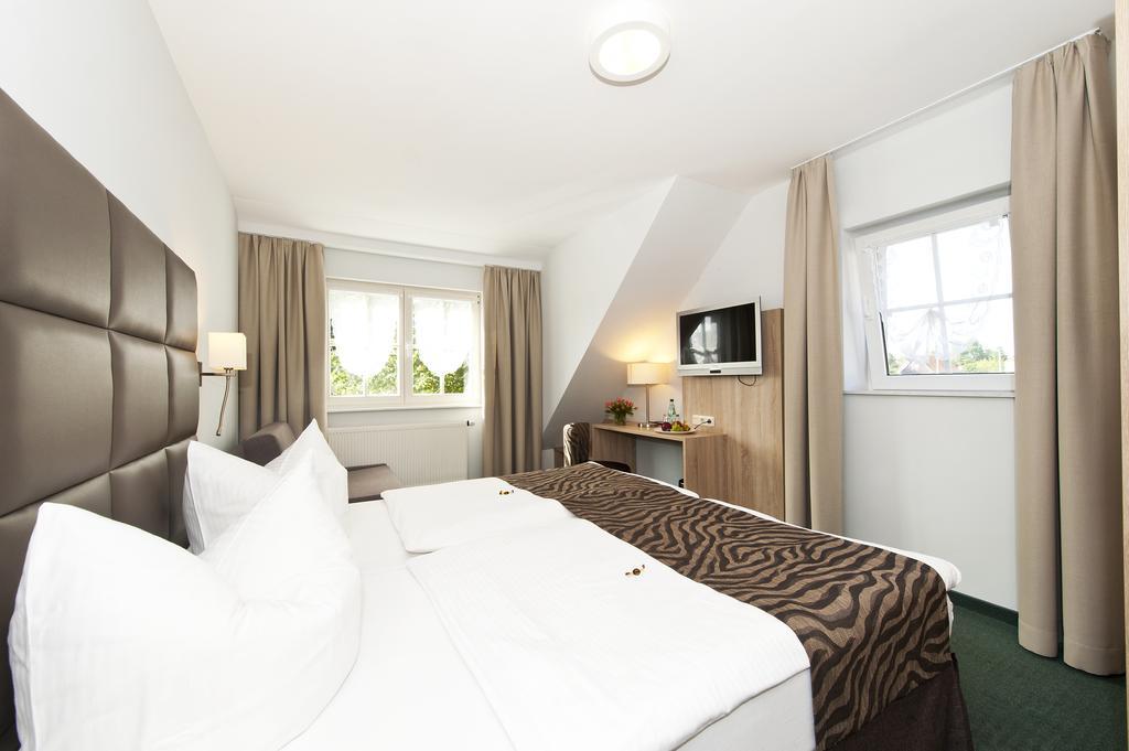 Landhotel Zum Erbgericht Щолпен Екстериор снимка